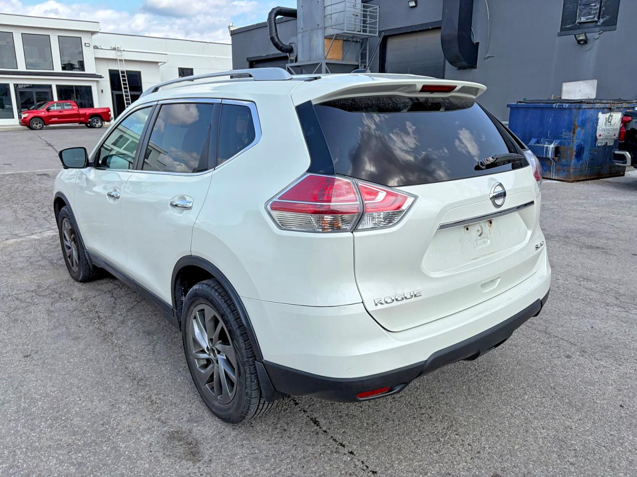 2015 Nissan Rogue S White vin: 5N1AT2MV1FC901233
