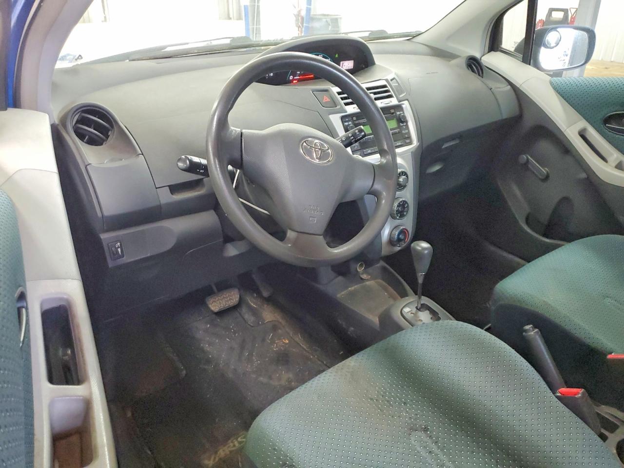 2007 Toyota Yaris Base Blue vin: JTDJT923175100581
