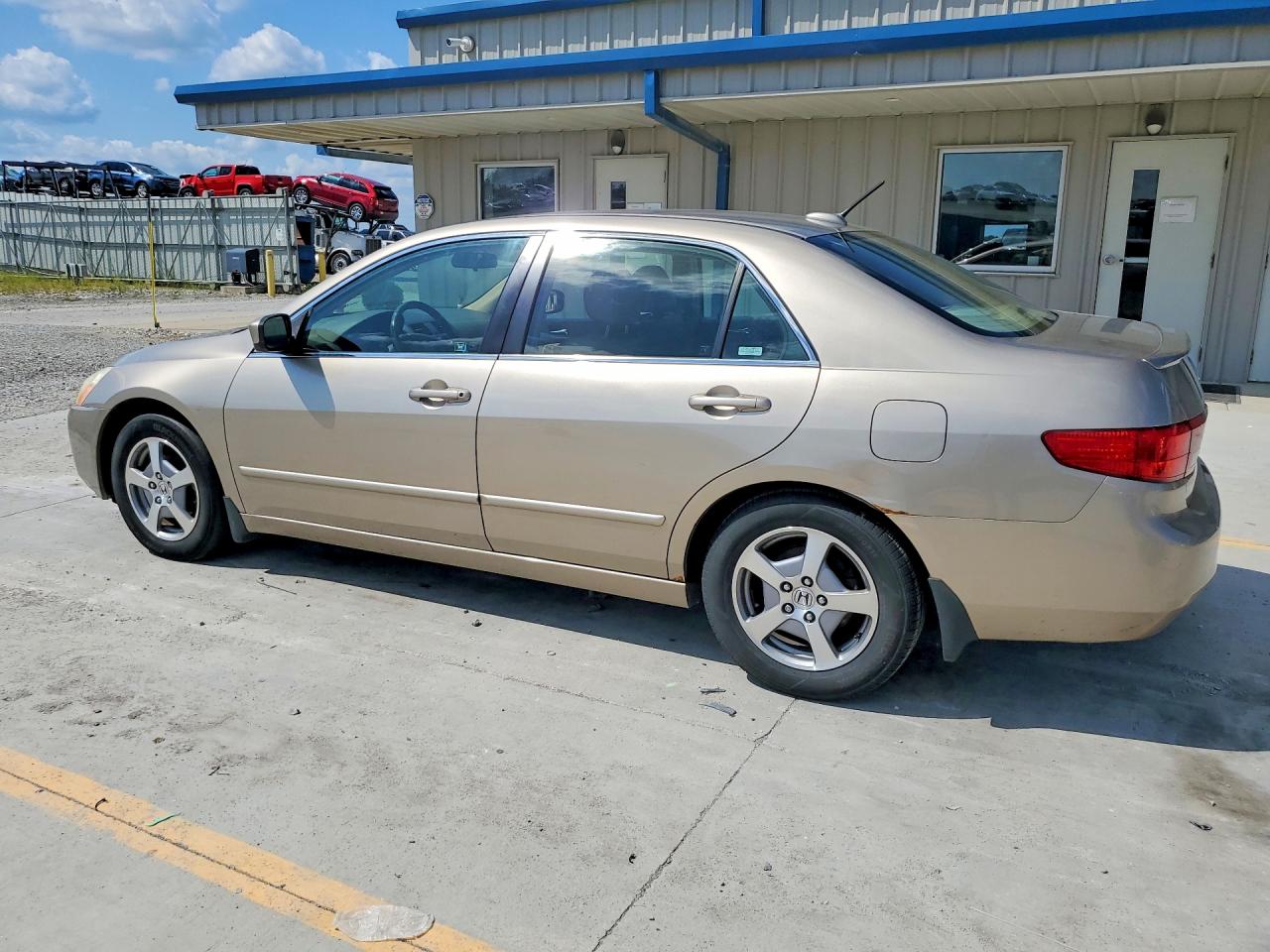 2005 Honda Accord Hybrid Gold vin: JHMCN36445C014837