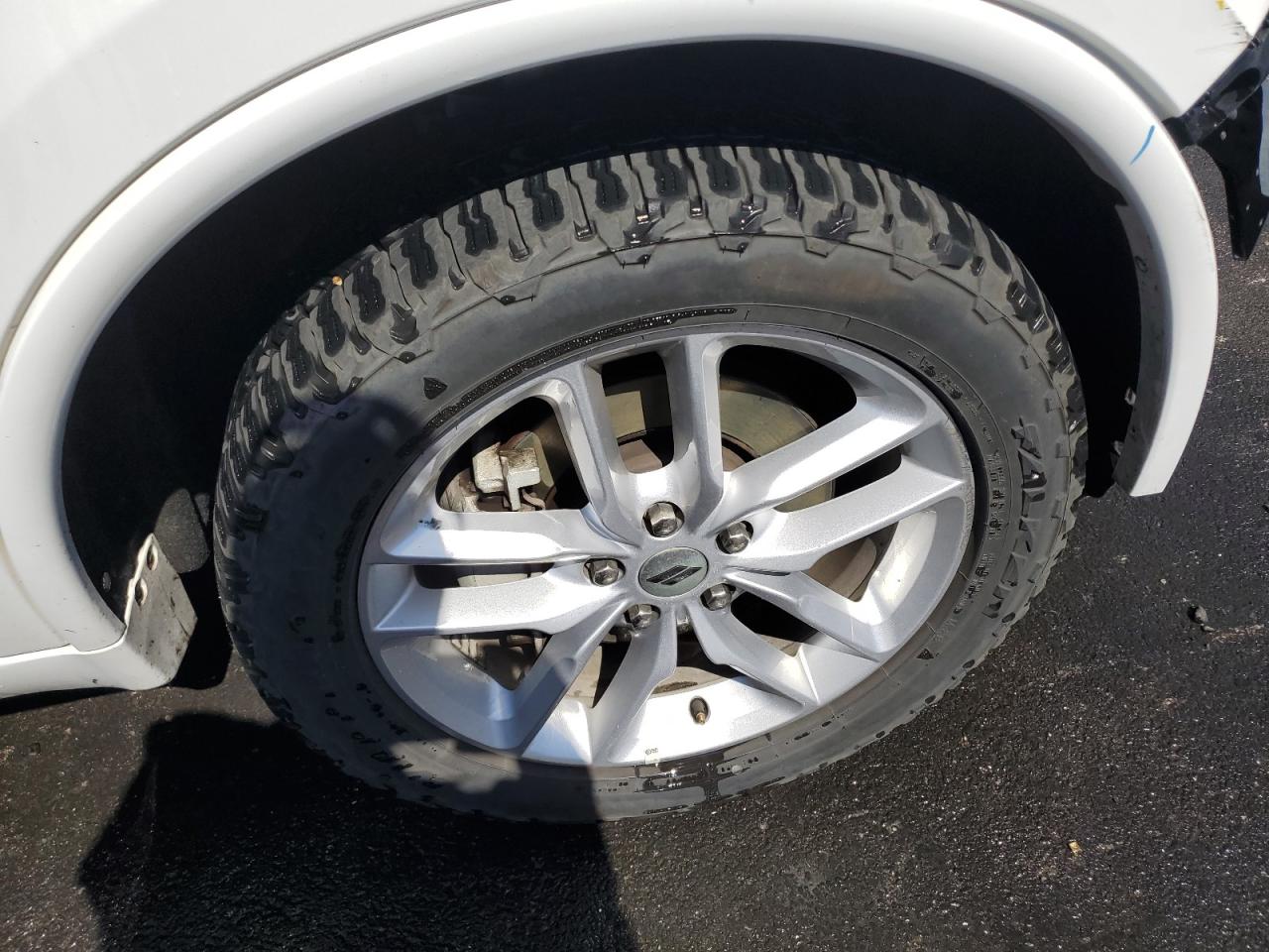 2023 Dodge Durango Gt White vin: 1C4RDJDG2PC682851 Damage: Right Front Tire, Worn, Replacement Required