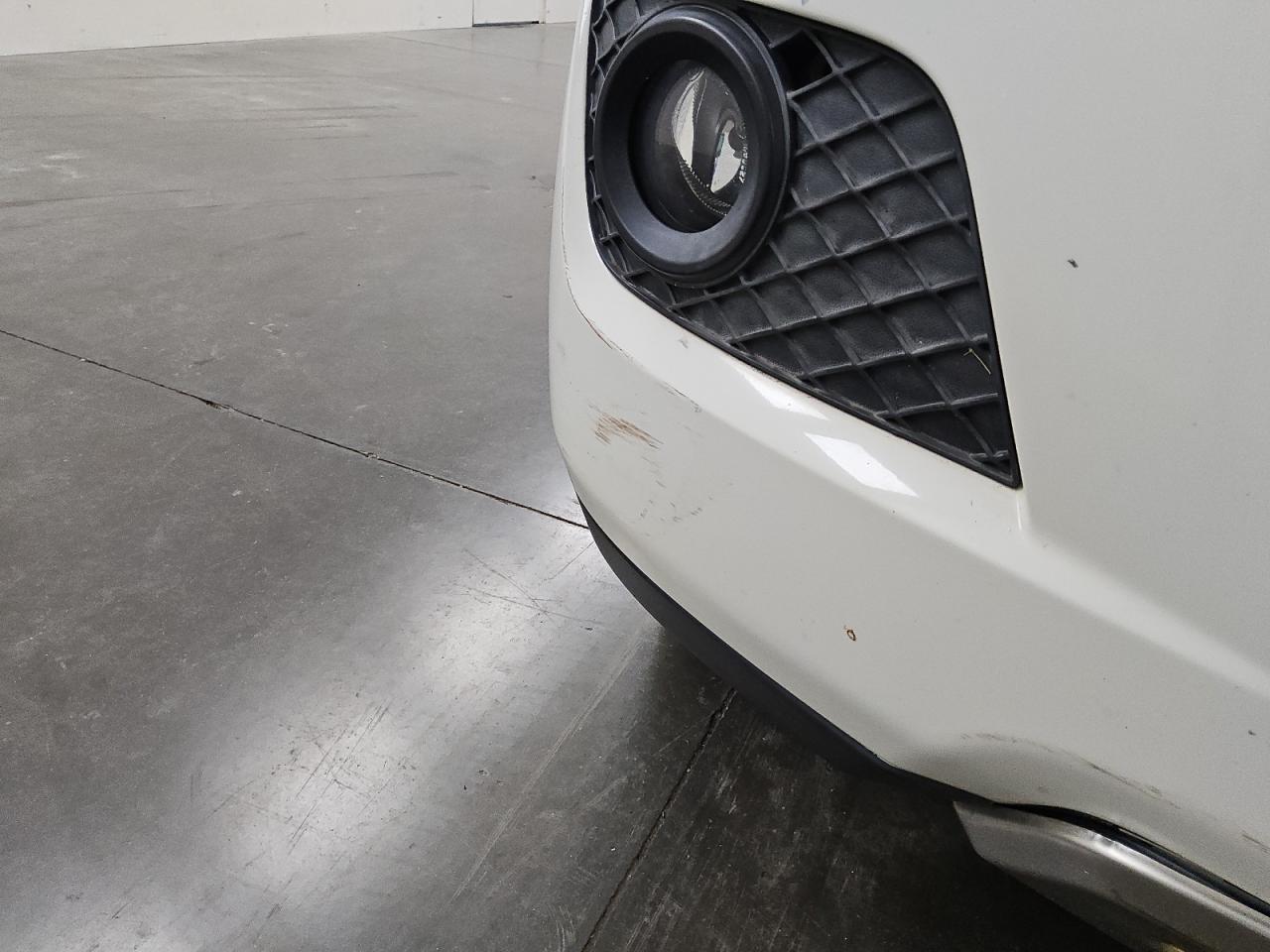 2009 Mercedes-benz Ml 350 White vin: 4JGBB86E99A515148 Damage: Front Bumper, Scraped, 5 To 6 Inches