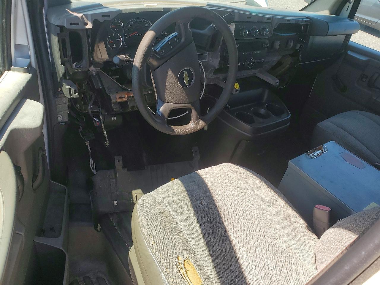 2011 Chevrolet Express G2500 White vin: 1GCWGFCG8B1135368