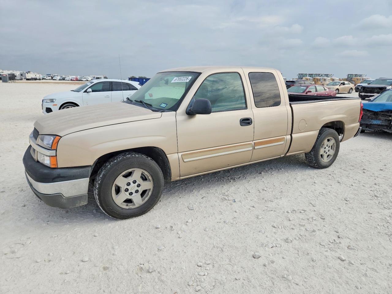 2005 Chevrolet Silverado C1500 Золотой vin: 2GCEC19V951310872
