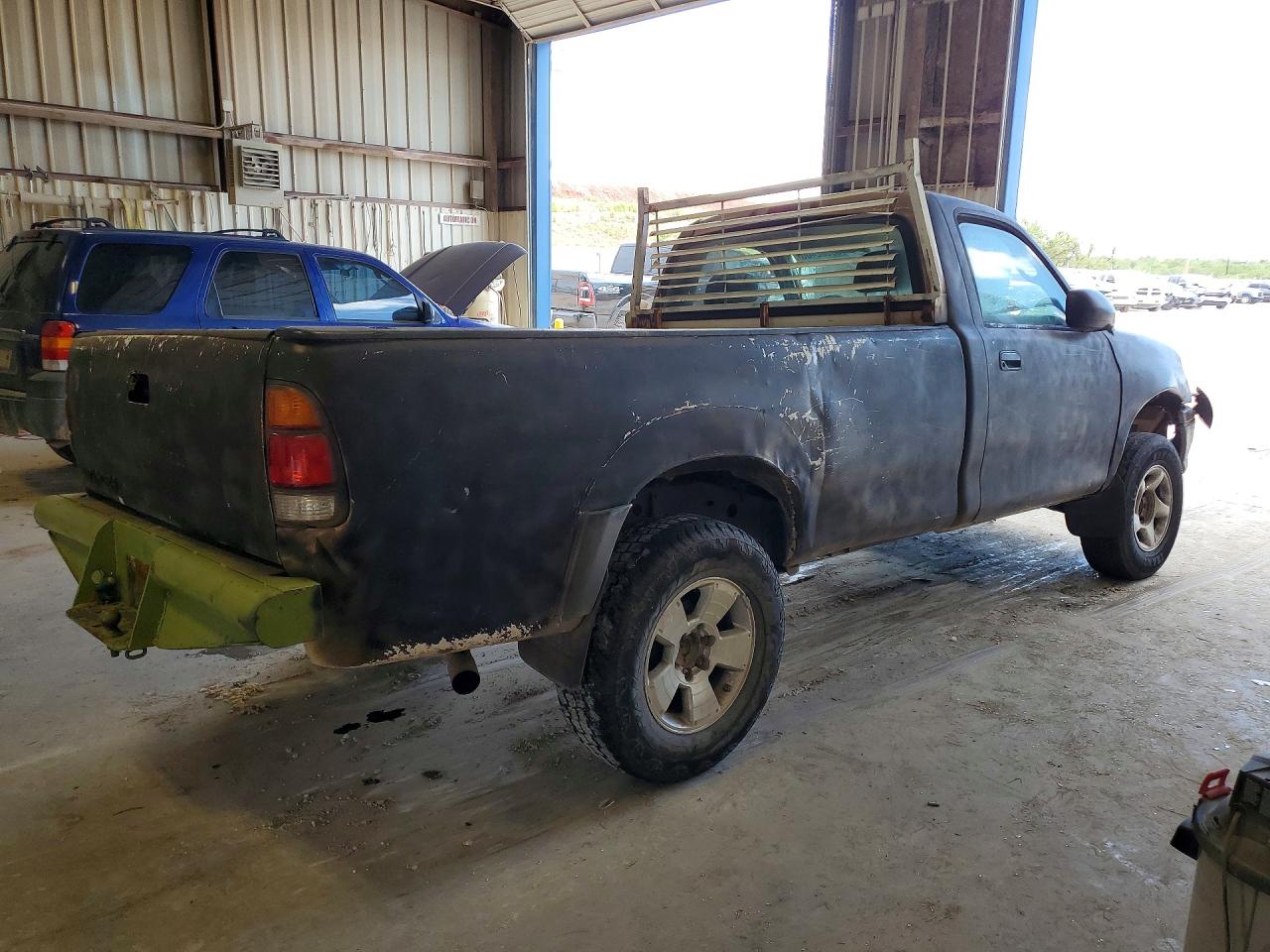 2000 Toyota Tundra Base Gray vin: 5TBJN3217YS073123