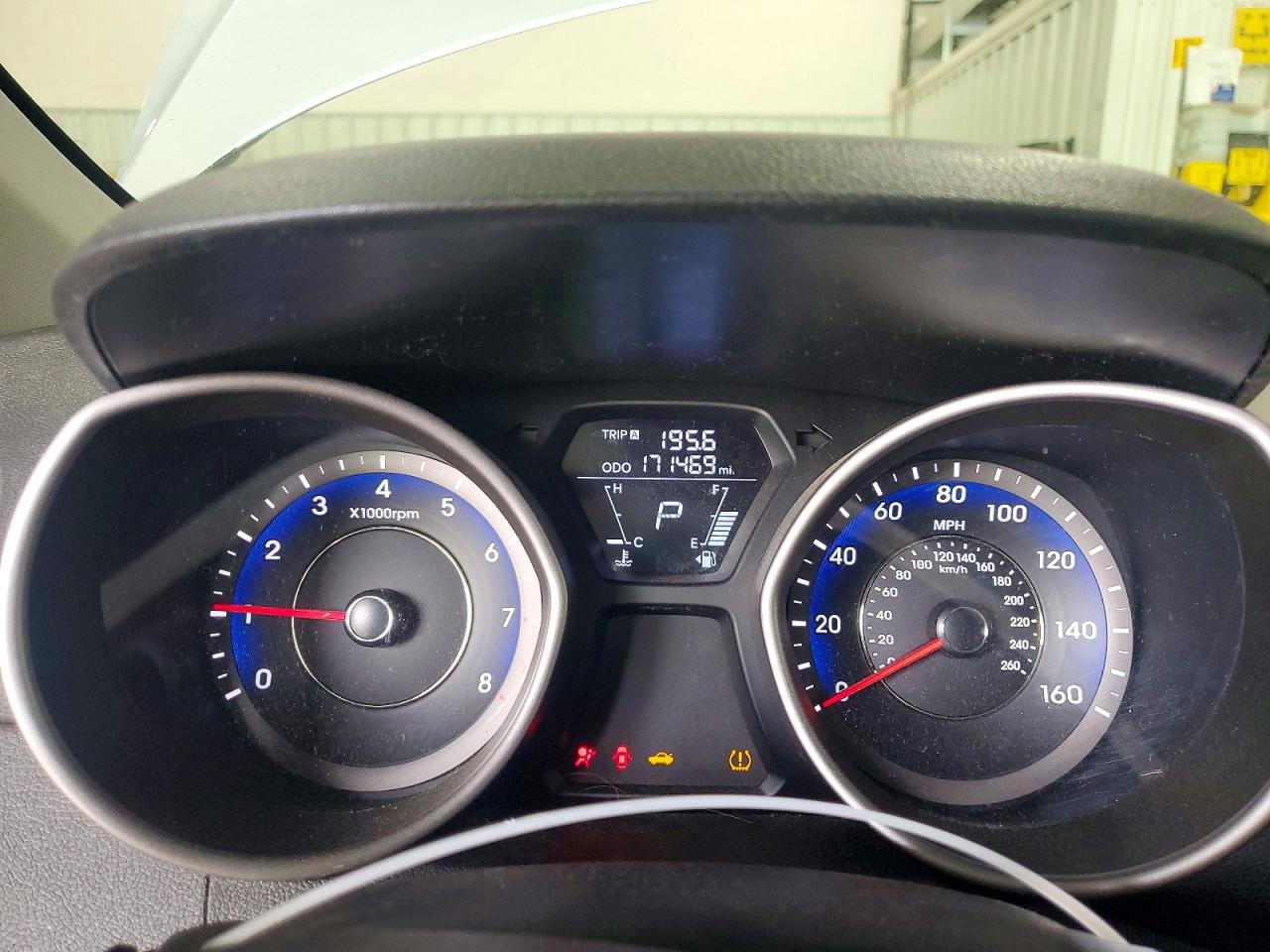 2013 Hyundai Elantra Limited Серебряный vin: KMHDH4AE5DU693847