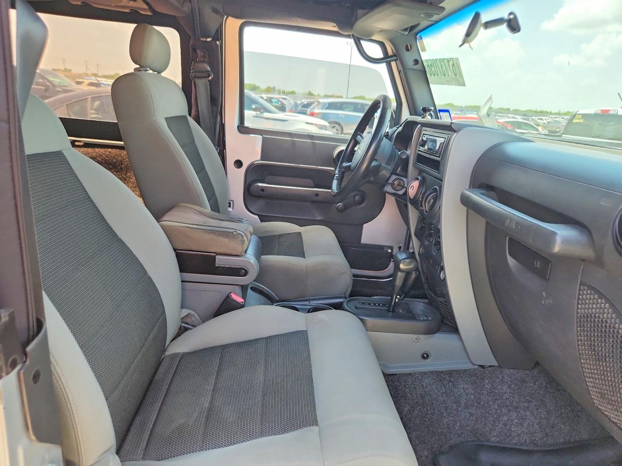 2010 Jeep Wrangler Sport Серебряный vin: 1J4AA2D10AL167632