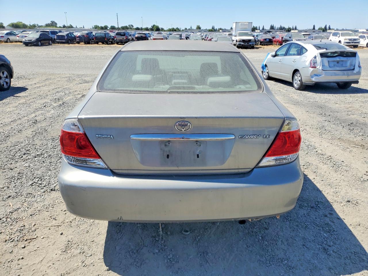 2005 Toyota Camry Le Silver vin: 4T1BE32K75U613321