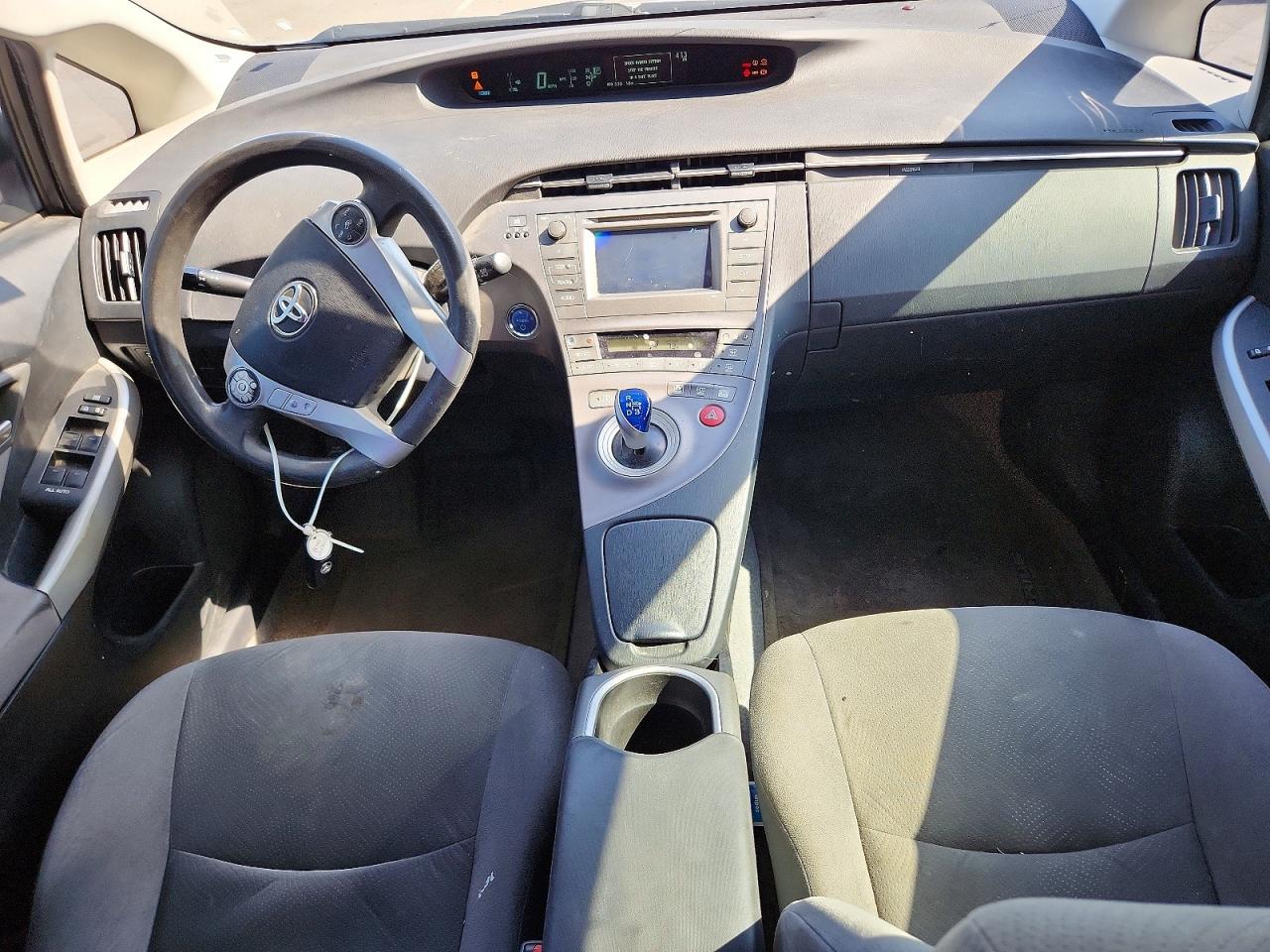 2014 Toyota Prius Two Серебряный vin: JTDKN3DU0E0378822