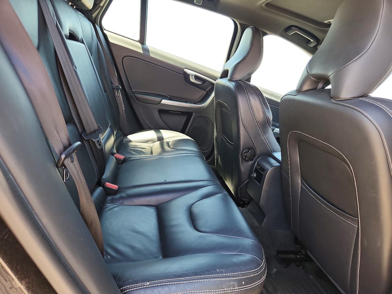 2015 Volvo V60 Premier Black vin: YV1612SB4F1189766