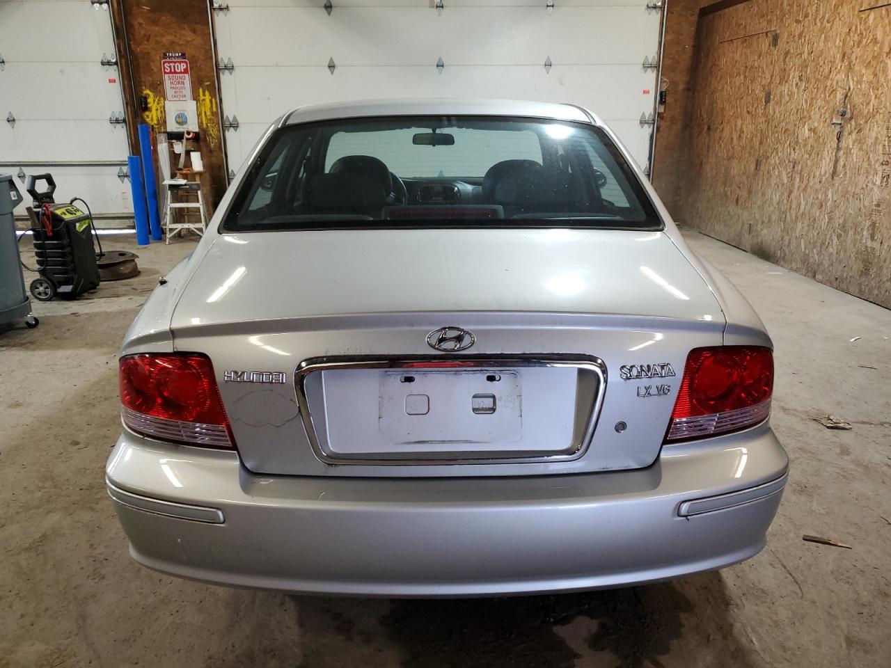 2002 Hyundai Sonata Gls Серебряный vin: KMHWF35HX2A568421