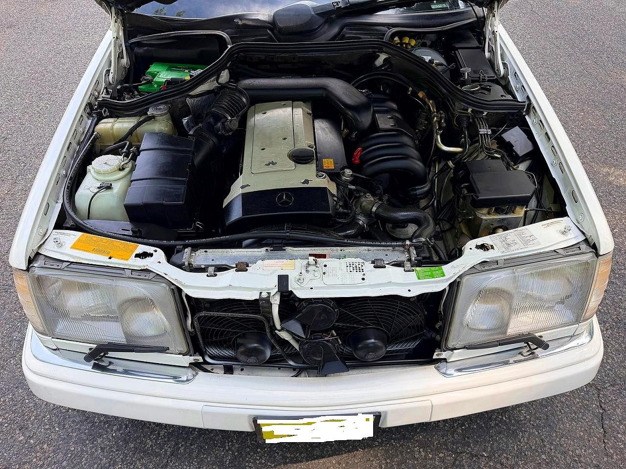 1995 Mercedes-benz E 320 White vin: WDBEA66E5SC282399