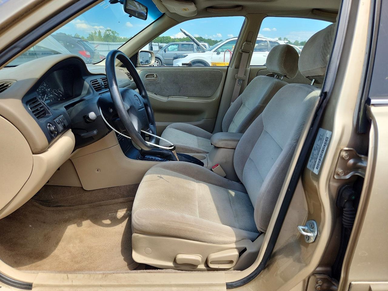 1999 Mazda 626 Es Tan vin: 1YVGF22D7X5871641