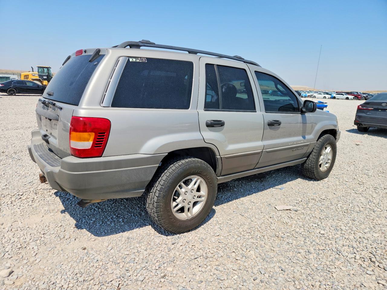 2002 Jeep Grand Cherokee Laredo Silver vin: 1J4GW48N12C183036