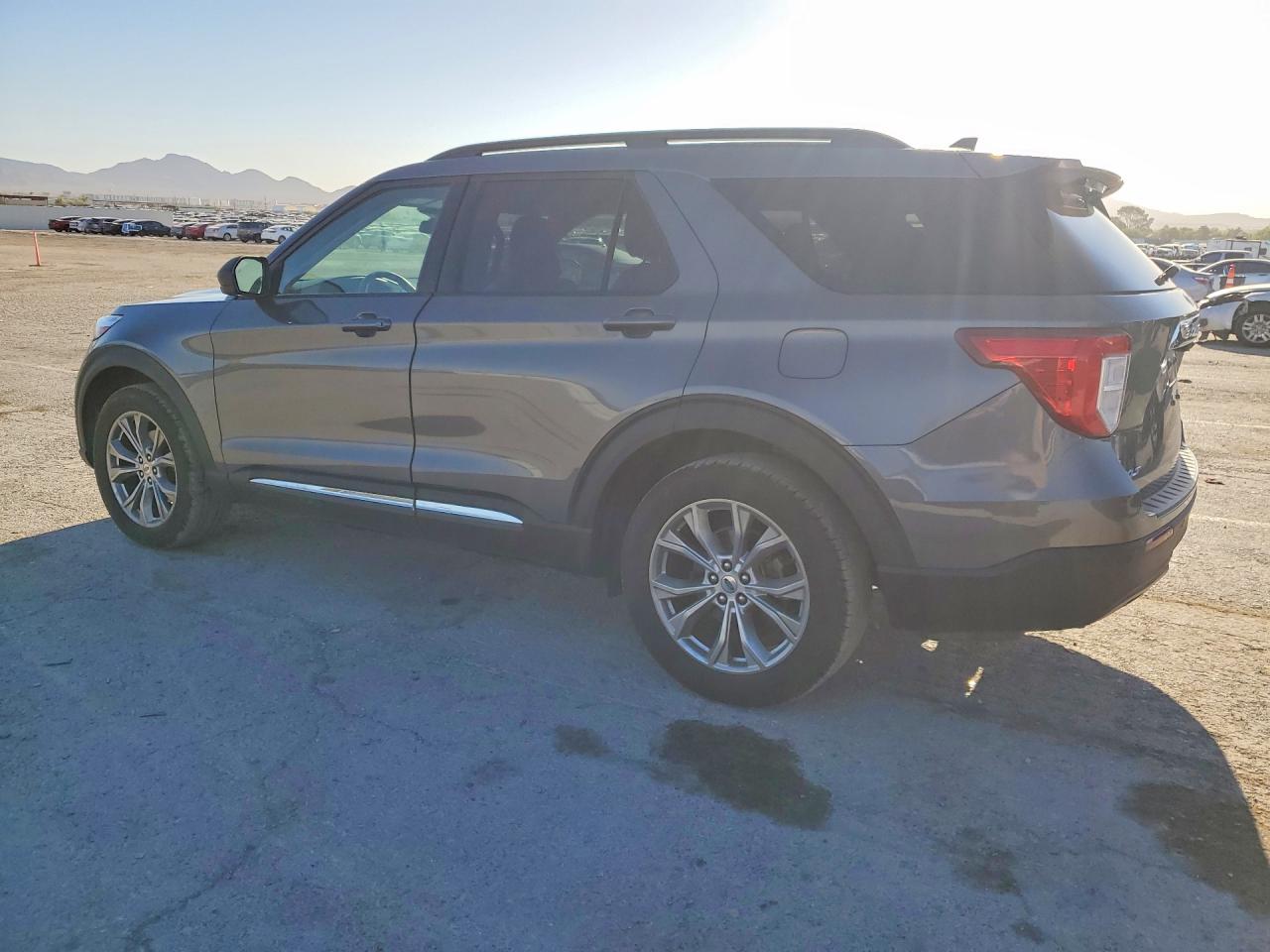 2021 Ford Explorer Xlt Серый vin: 1FMSK8DH6MGA41615