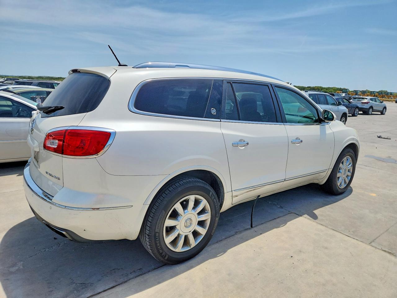 2015 Buick Enclave Белый vin: 5GAKRCKD1FJ239500