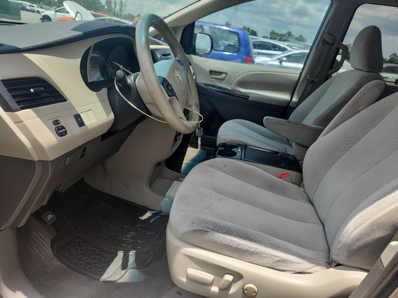 2011 Toyota Sienna Le Gold vin: 5TDKK3DC4BS070481
