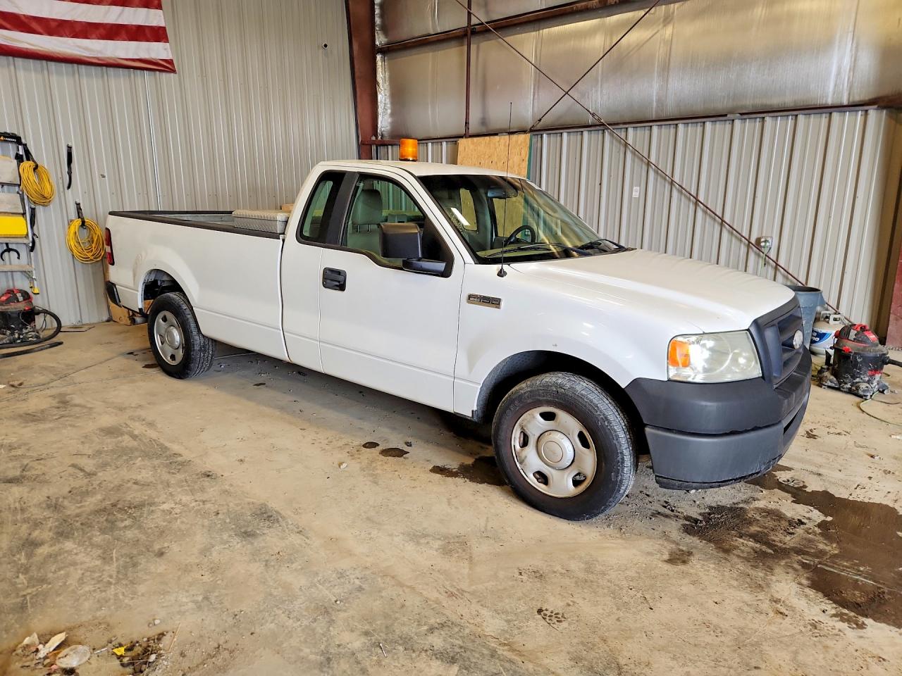2008 Ford F150 White vin: 1FTRF12288KB80595