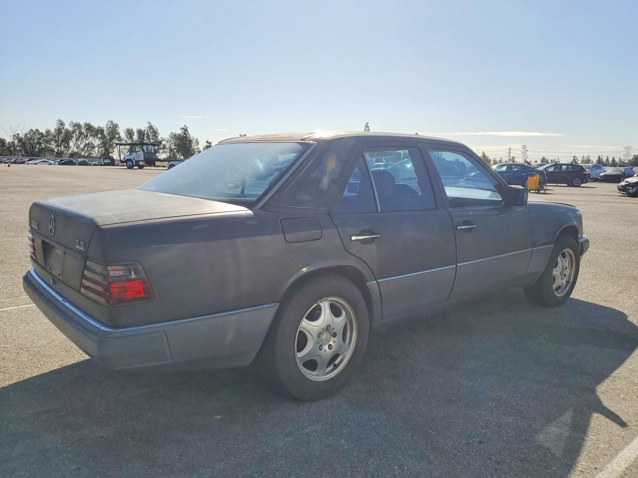 1993 Mercedes-benz 300 E 2.8 Черный vin: WDBEA28E1PC002930