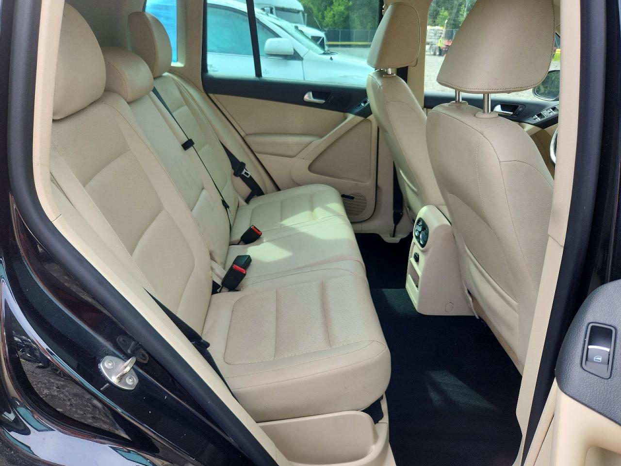2014 Volkswagen Tiguan S Black vin: WVGAV3AXXEW608871
