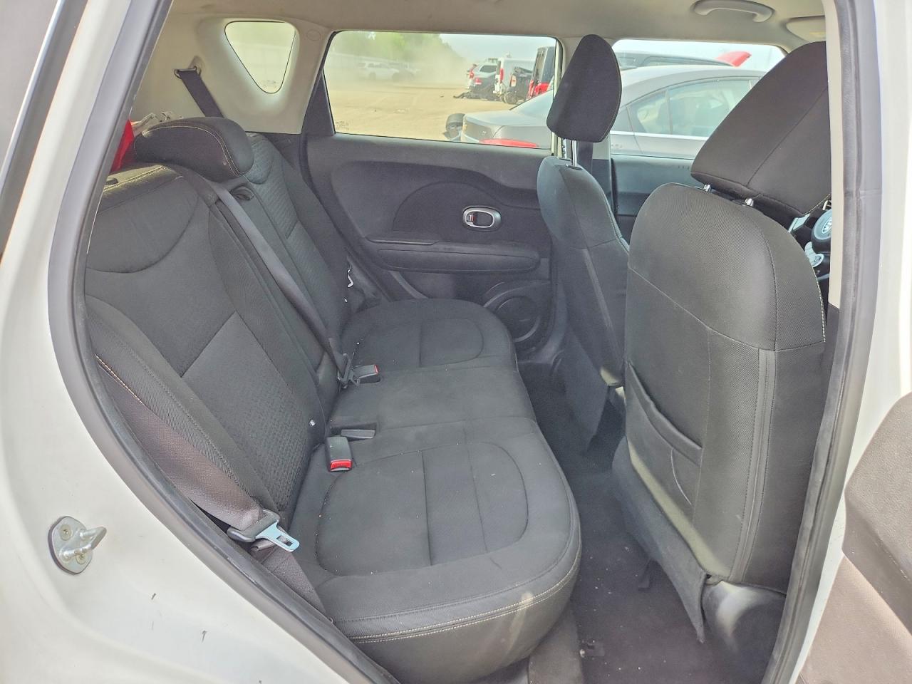 2015 Kia Soul + White vin: KNDJP3A52F7788324