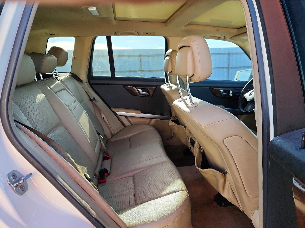 2010 Mercedes-benz Glk 350 White vin: WDCGG5GB6AF508657