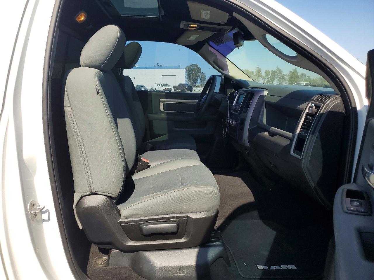 2015 Ram 1500 St White vin: 3C6JR6AG2FG698793