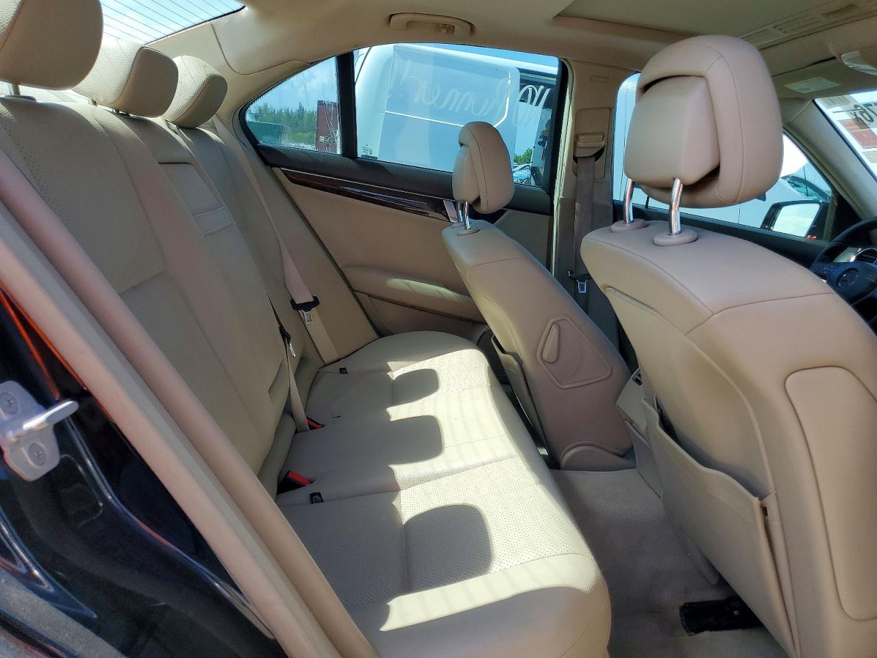 2014 Mercedes-benz C 250 Черный vin: WDDGF4HB7EA933069