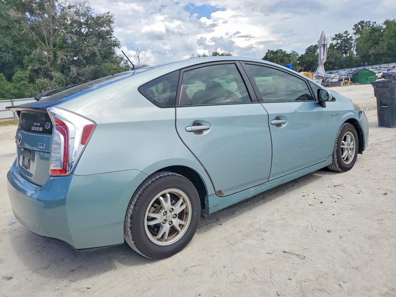2014 Toyota Prius Three Green vin: JTDKN3DU4E1818180