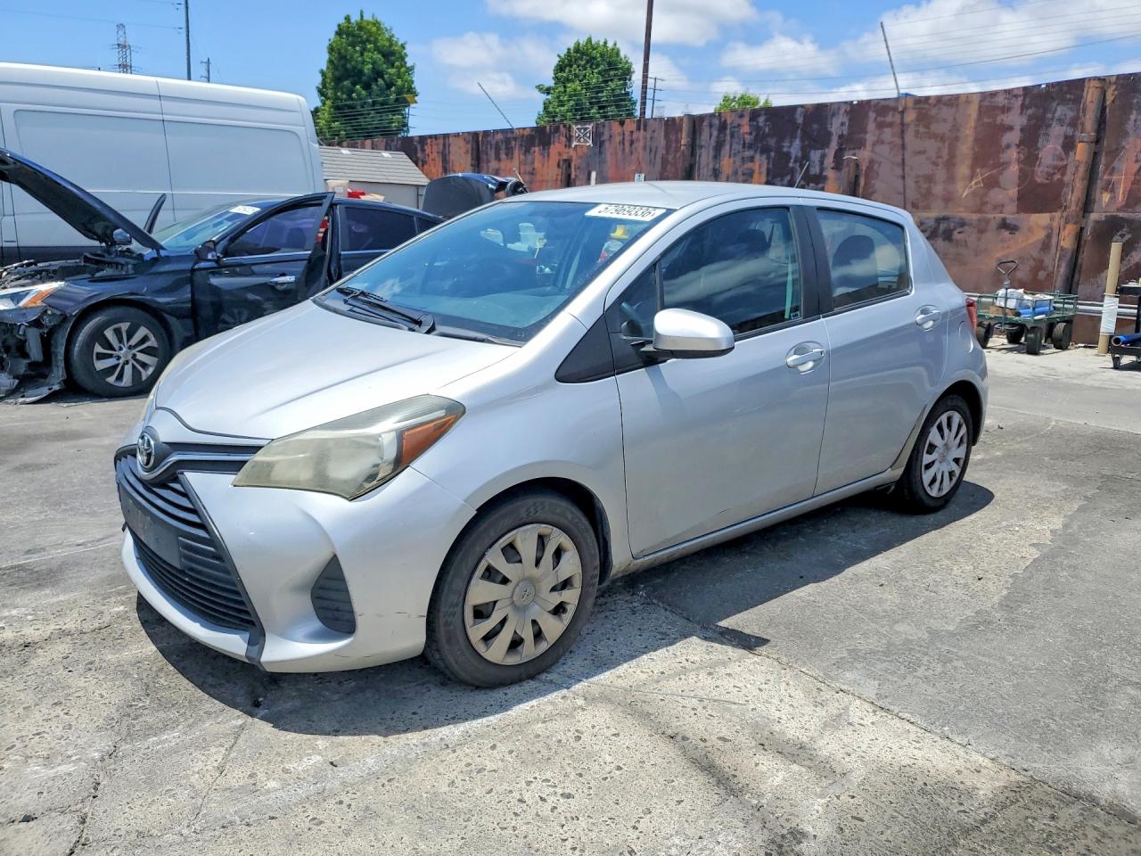 2015 Toyota Yaris 5-door L Silver vin: VNKKTUD31FA035281