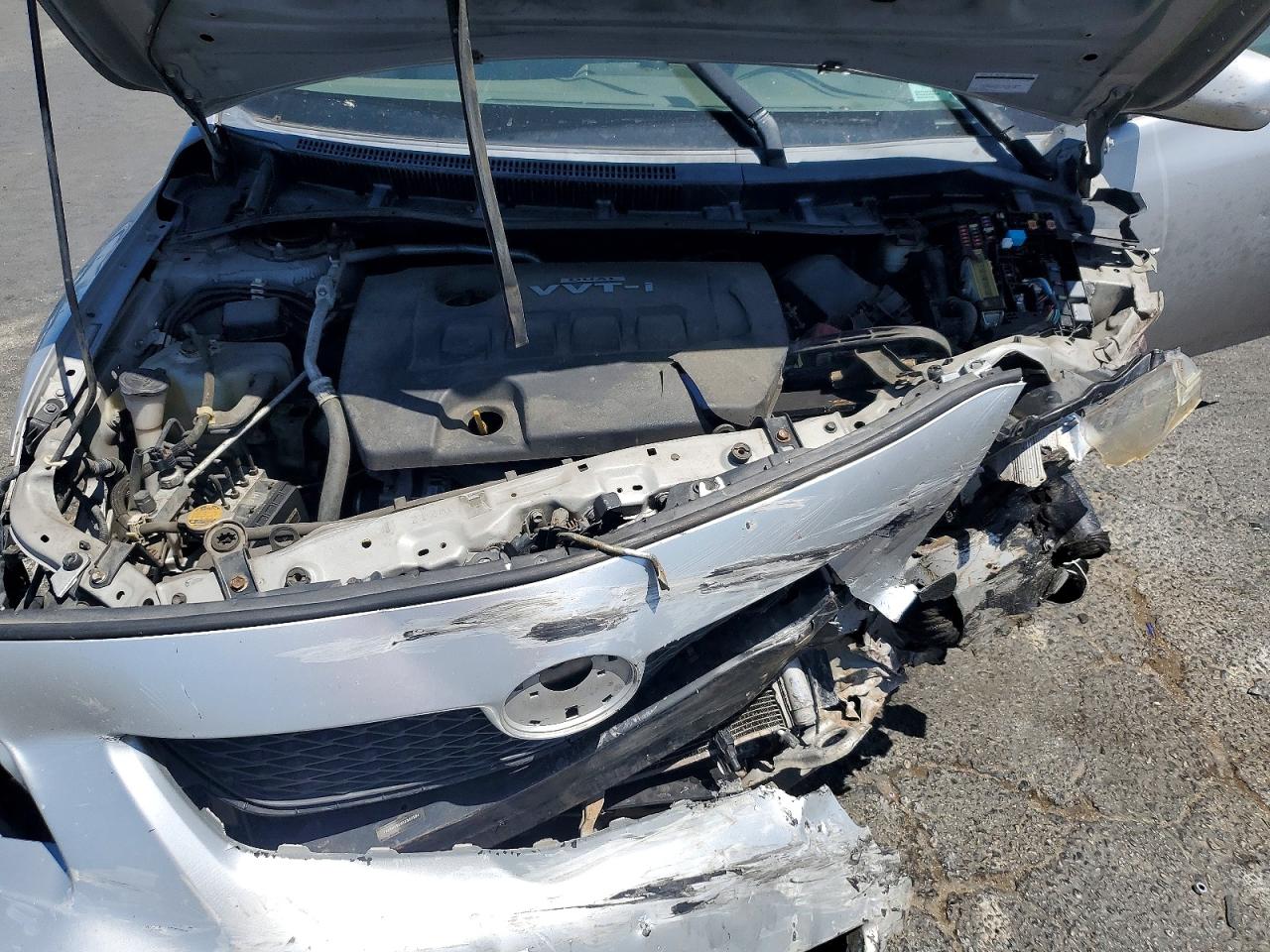 2010 Toyota Corolla Le Серебряный vin: 1NXBU4EE6AZ322284