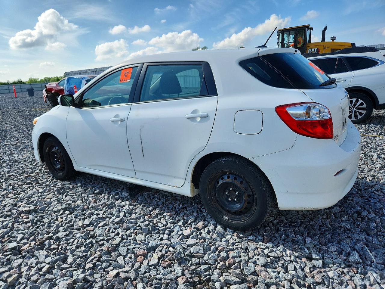 2011 Toyota Matrix Base White vin: 2T1KU4EE6BC588052