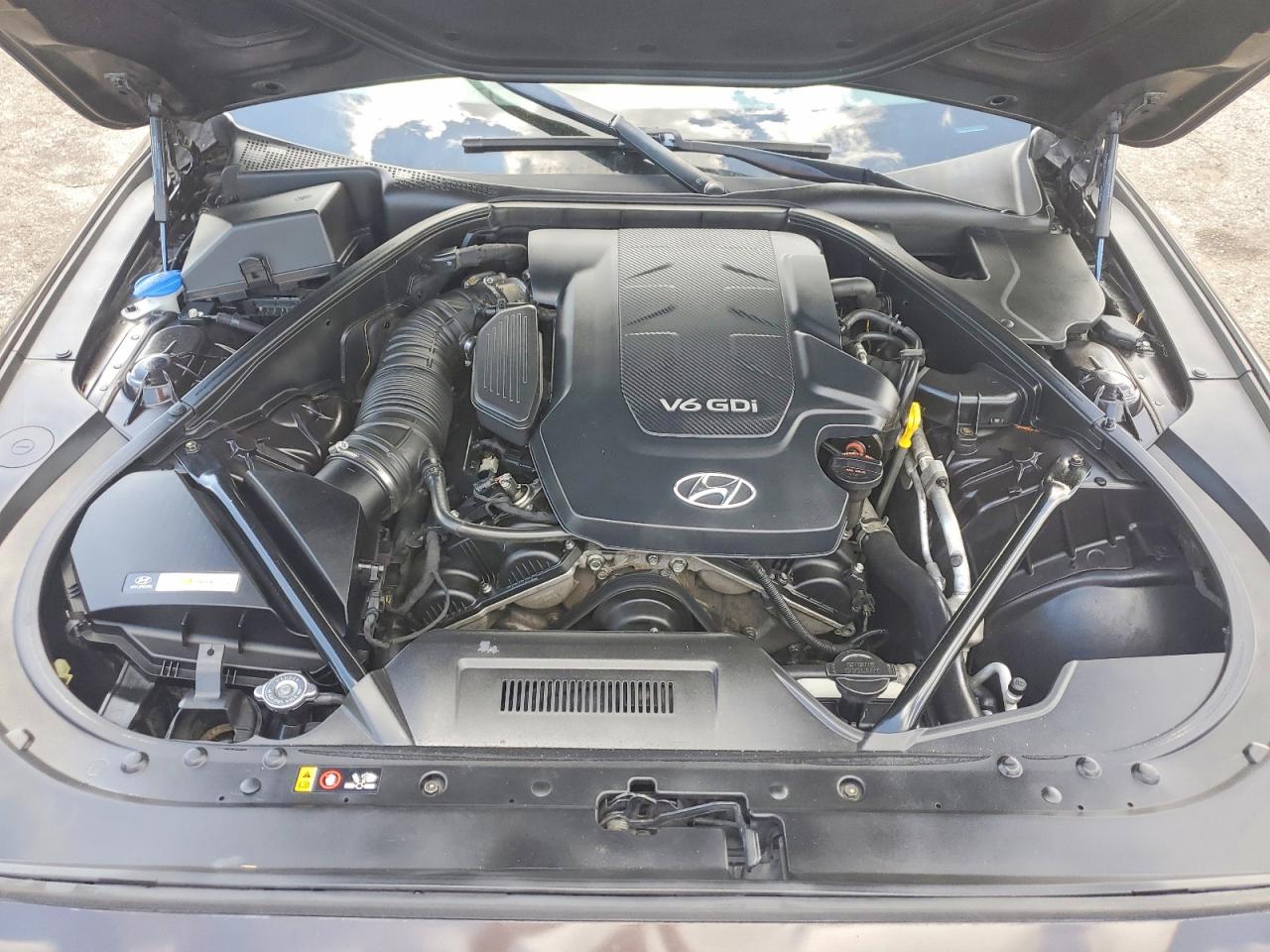 2015 Hyundai Genesis 3.8l Коричневый vin: KMHGN4JE5FU089188