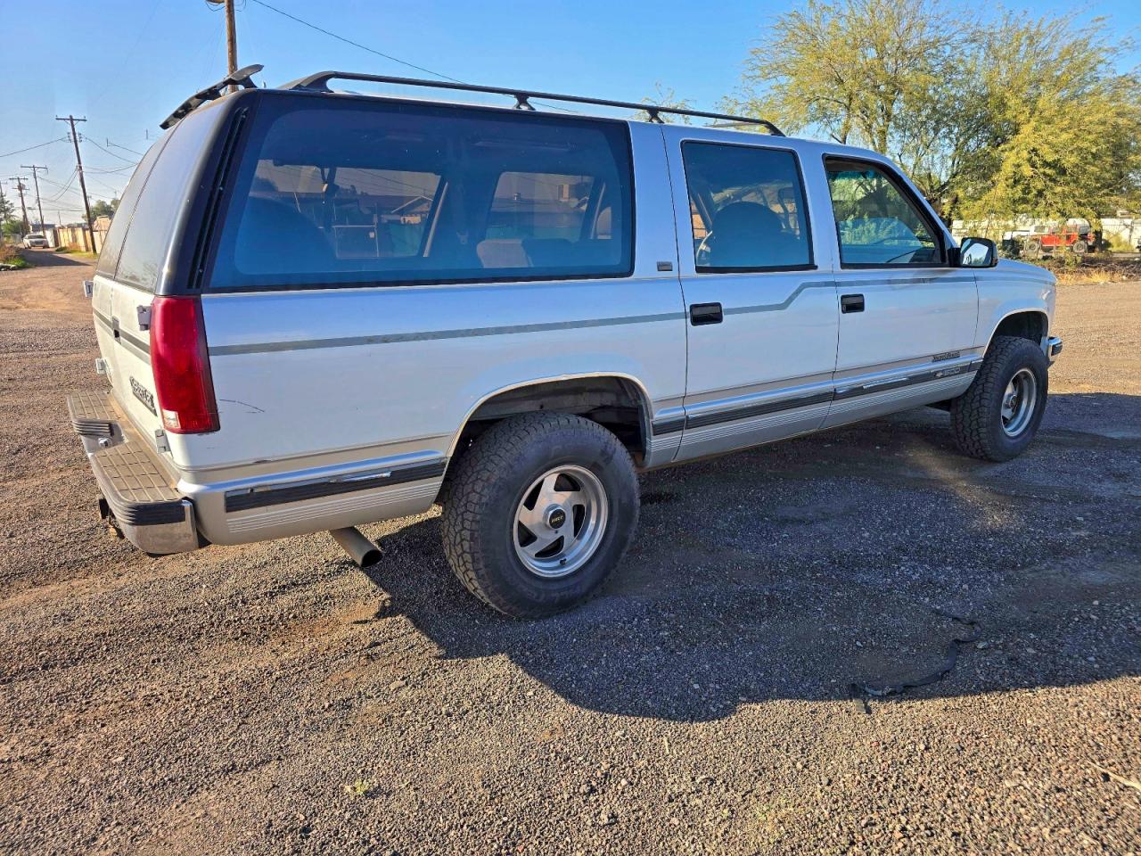 1993 Chevrolet Suburban K1500 Двухцветный vin: 1GBFK16K7PJ358367