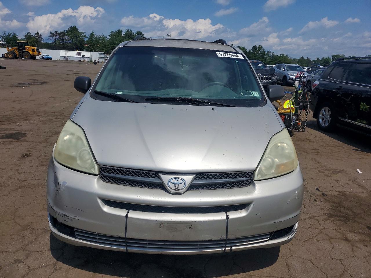 2004 Toyota Sienna Le 7 Passenger Silver vin: 5TDZA23C94S068550
