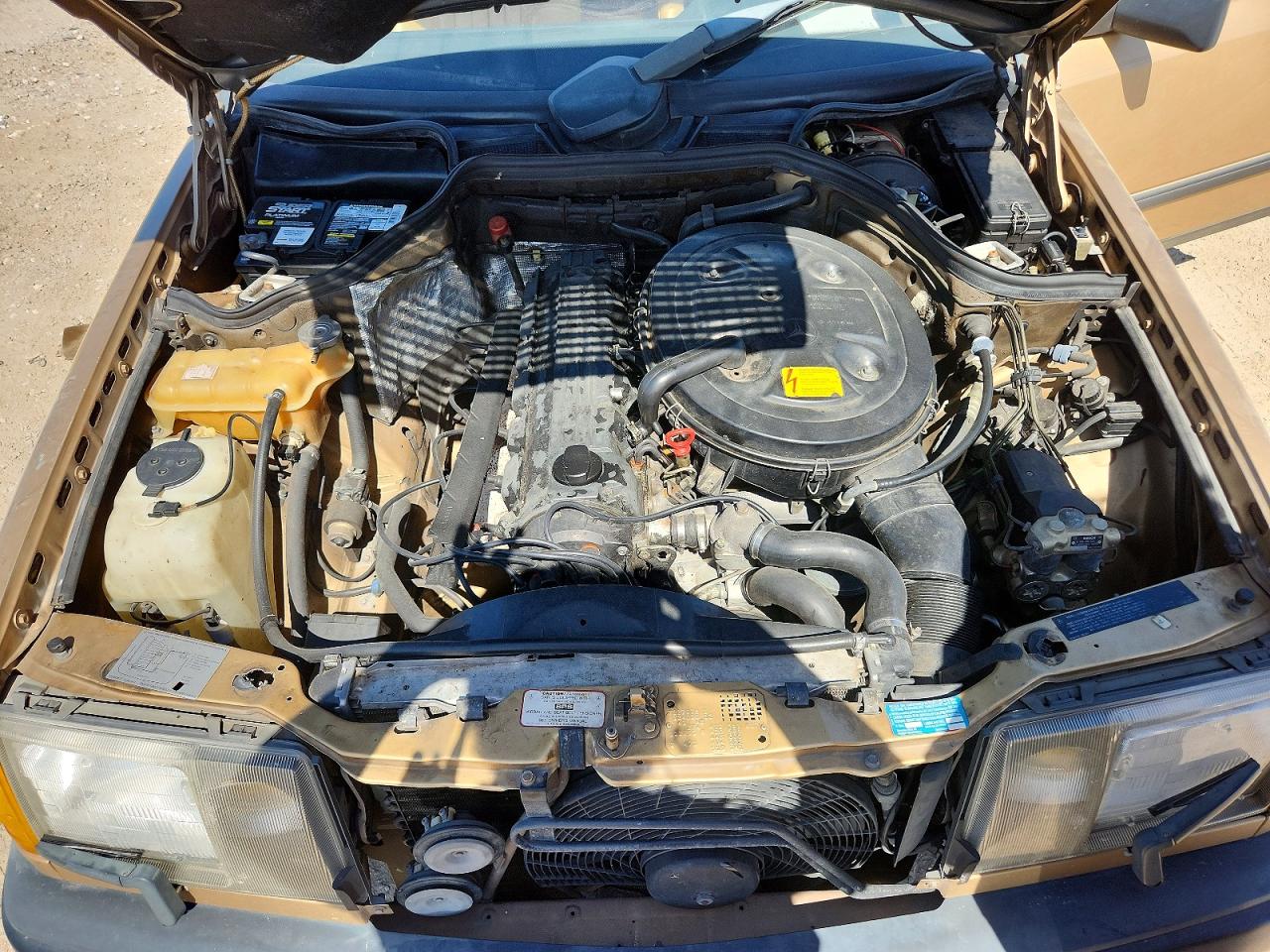 1987 Mercedes-benz 300 E Gold vin: WDBEA30D3HA539059
