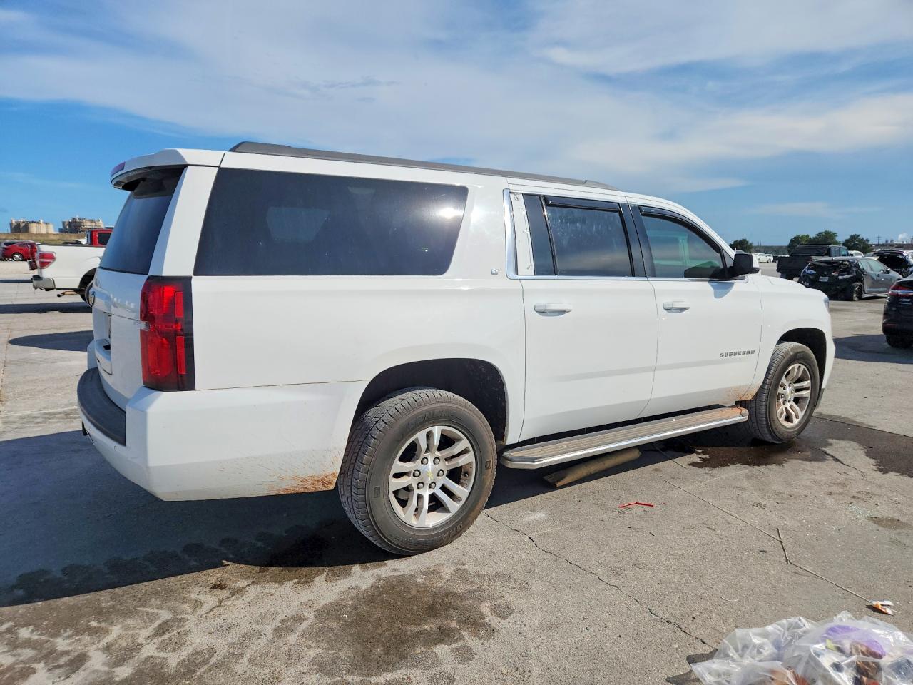 2015 Chevrolet Suburban C1500 Lt White vin: 1GNSCJKC8FR121819