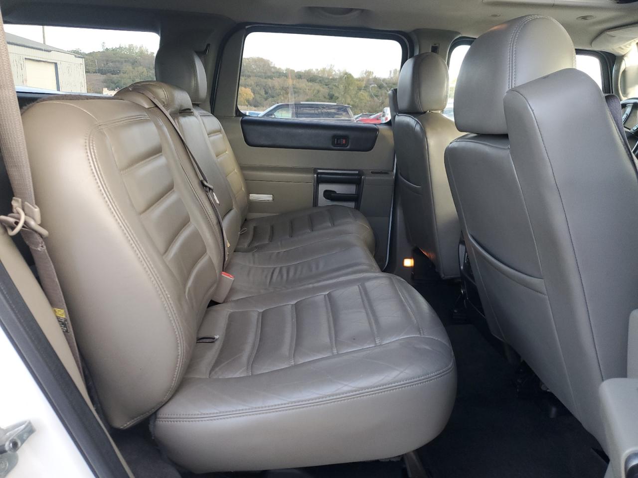 2004 Hummer H2 White vin: 5GRGN23U64H100670