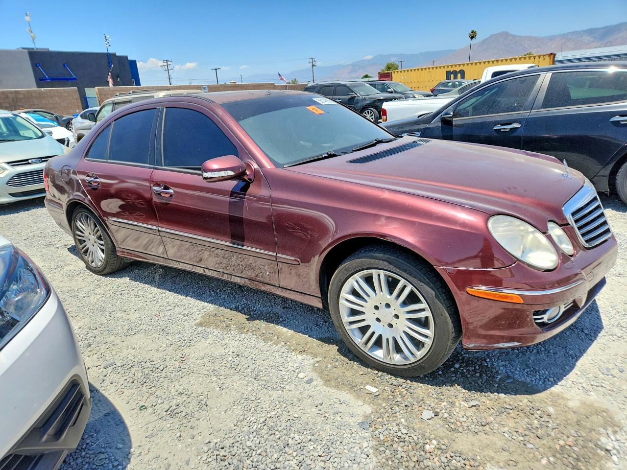 2008 Mercedes-benz E 550 Maroon vin: WDBUF72X08B204329