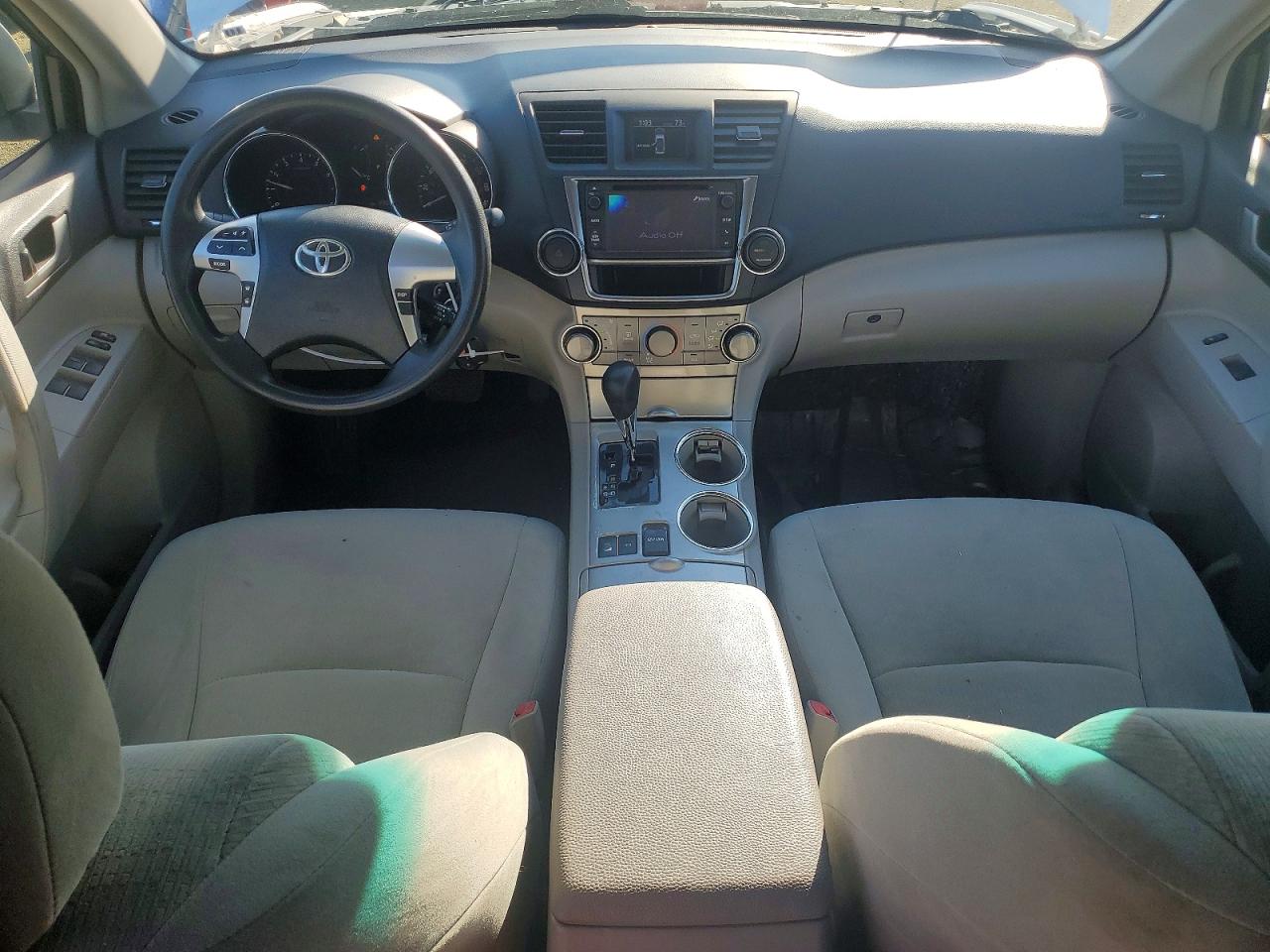 2013 Toyota Highlander Plus Серебряный vin: 5TDBK3EH6DS190554