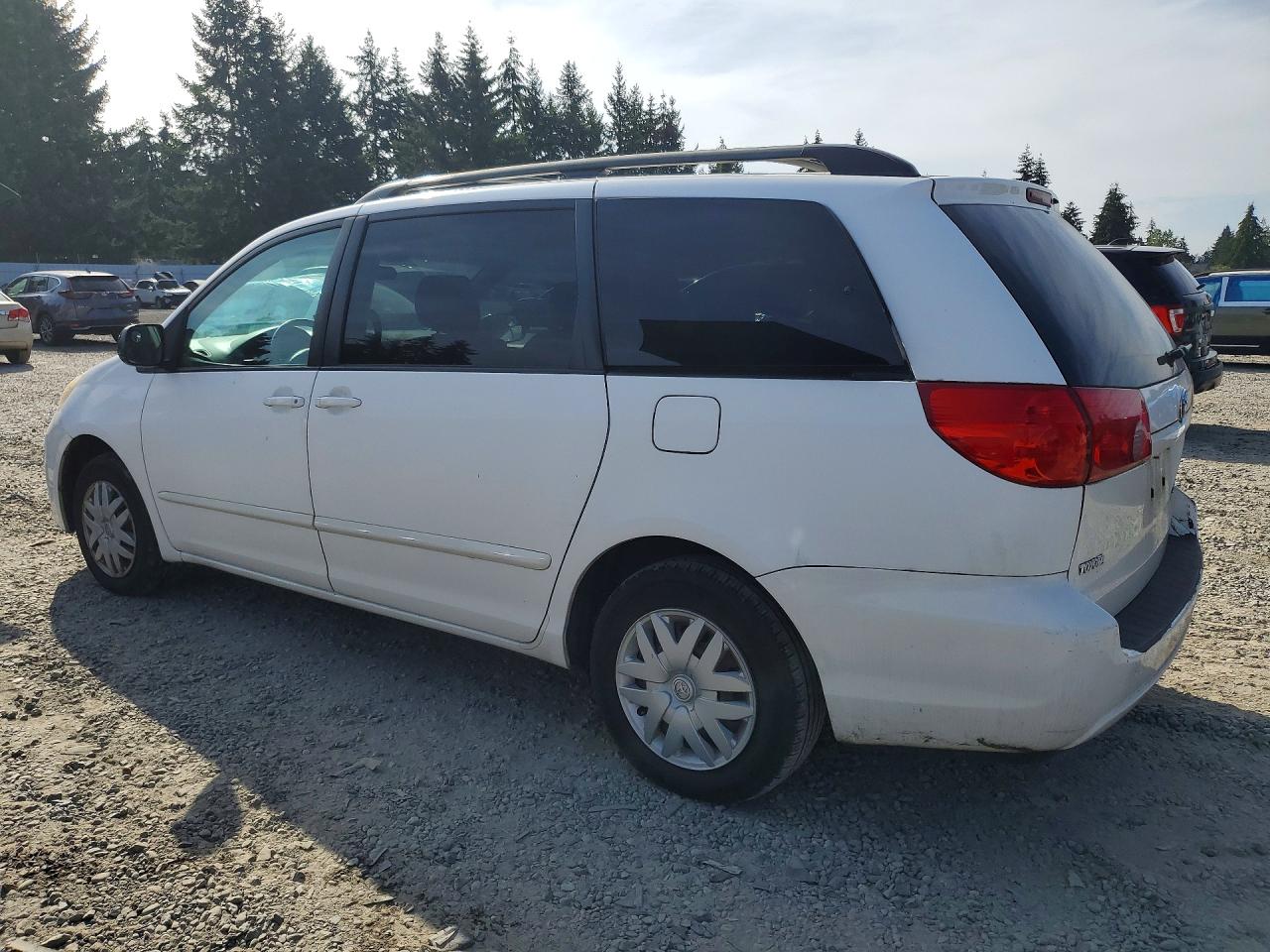 2007 Toyota Sienna Le 8-passenger White vin: 5TDZK23C77S022216