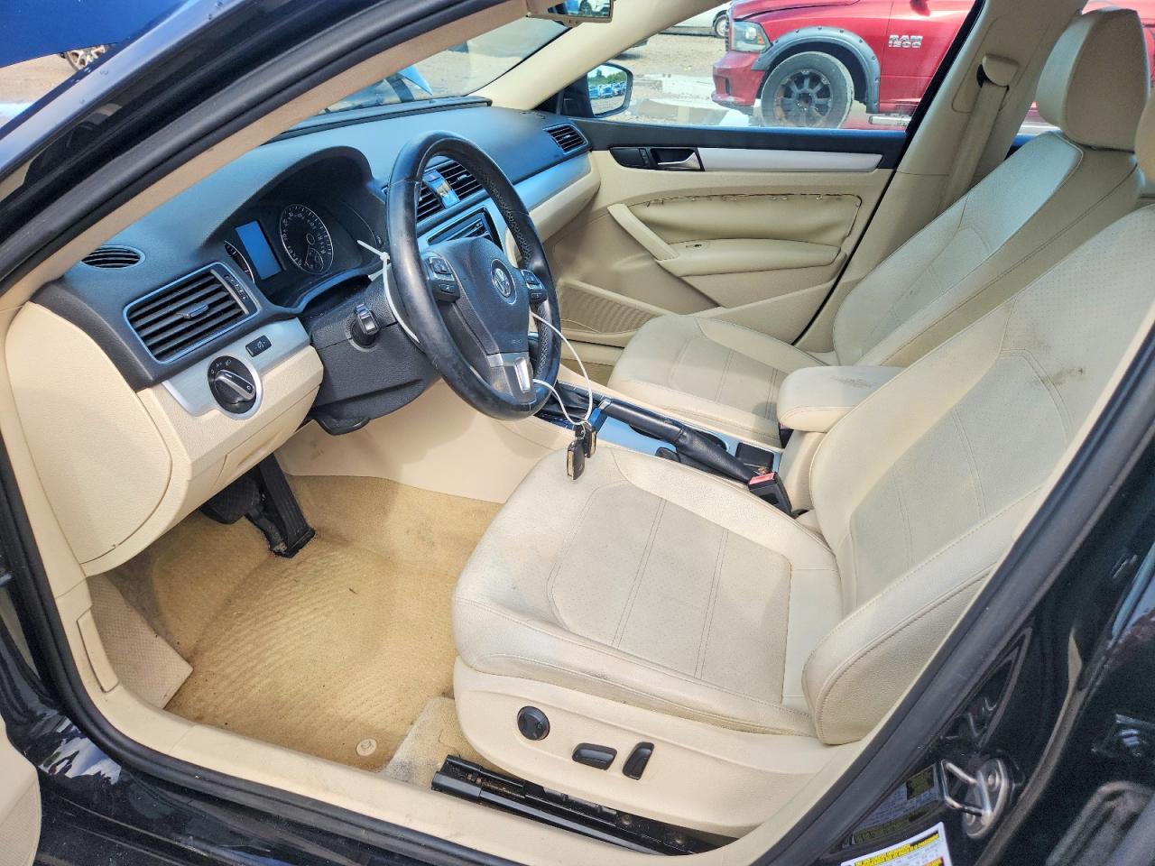2013 Volkswagen Passat Se Black vin: 1VWBH7A33DC135736