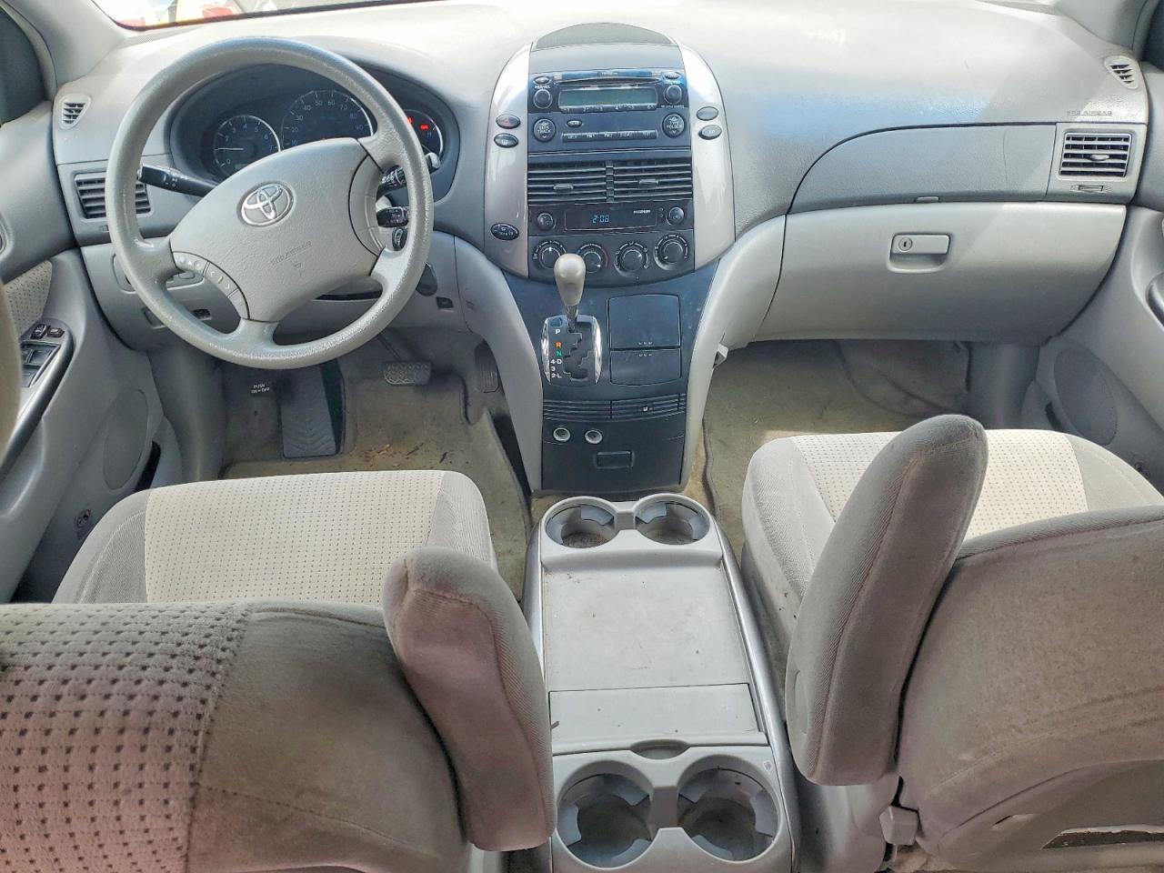 2010 Toyota Sienna Le 7-passenger Gray vin: 5TDKK4CC9AS305950