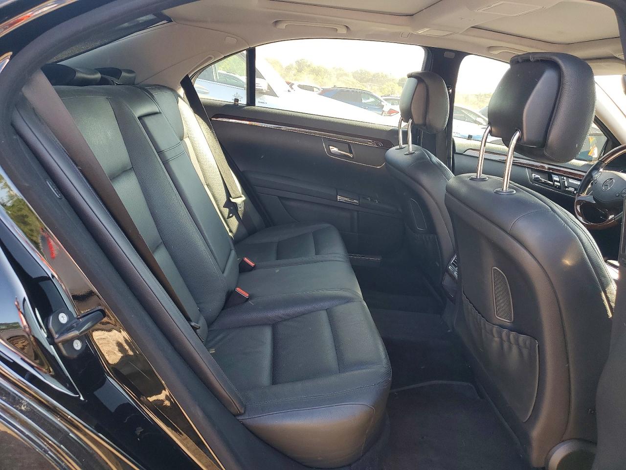 2011 Mercedes-benz S 400 Черный vin: WDDNG9FBXBA387142