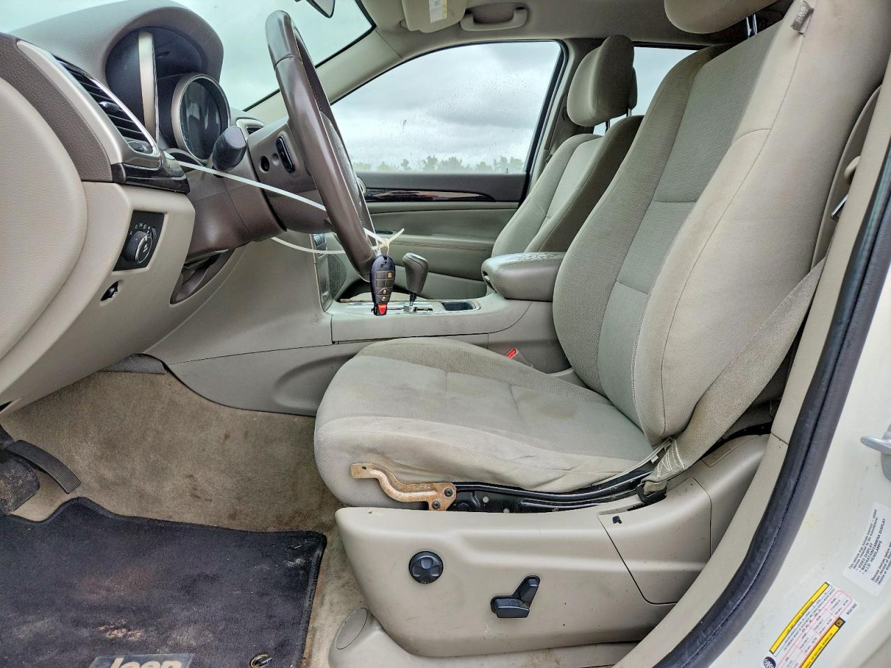 2011 Jeep Grand Cherokee Laredo Белый vin: 1J4RS4GGXBC541032