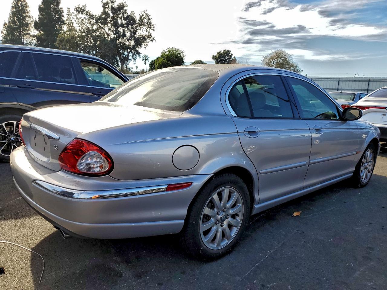 2002 Jaguar X-type 2.5 Silver vin: SAJEA51DX2XC77979