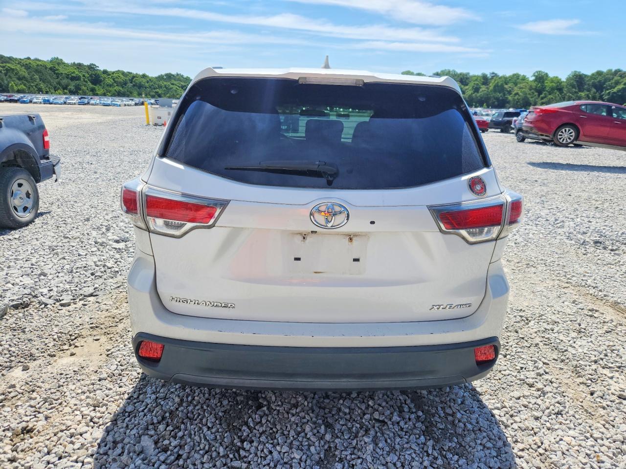 2015 Toyota Highlander Xle White vin: 5TDJKRFH8FS092965