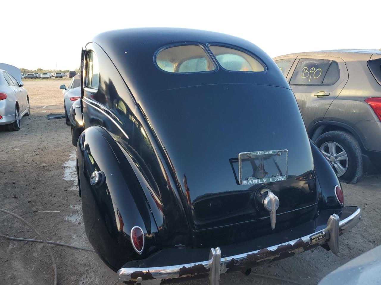 1939 Ford Deluxe Black vin: 18489480