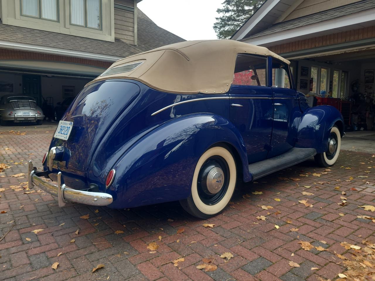 1939 Ford Deluxe Blue vin: 185036567