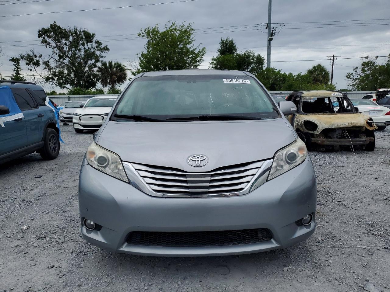 2013 Toyota Sienna Limited 7-passenger Silver vin: 5TDYK3DC6DS327007