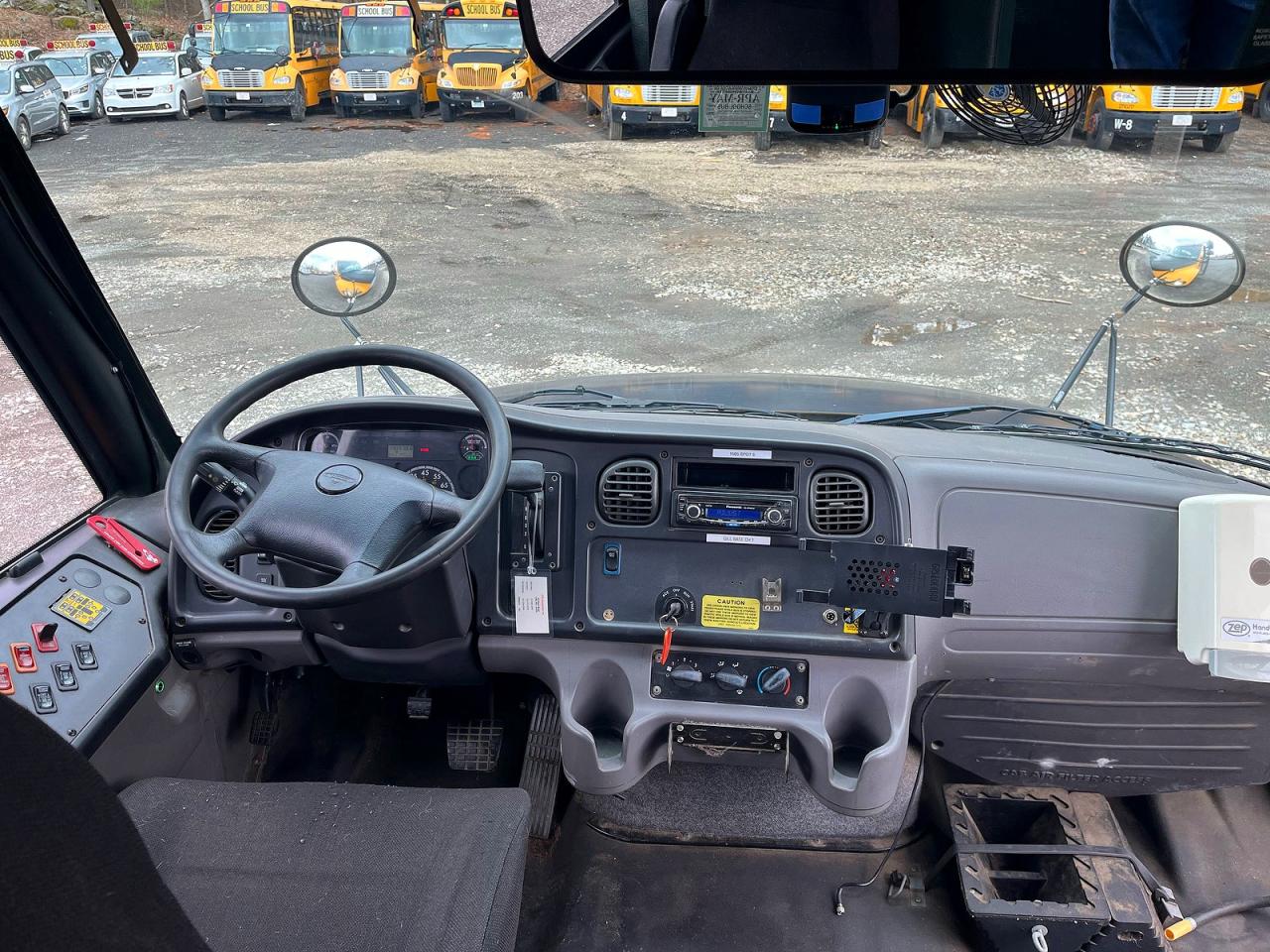 2015 Freightliner Chassis B2b Yellow vin: 4UZABRDU5FCGJ8503